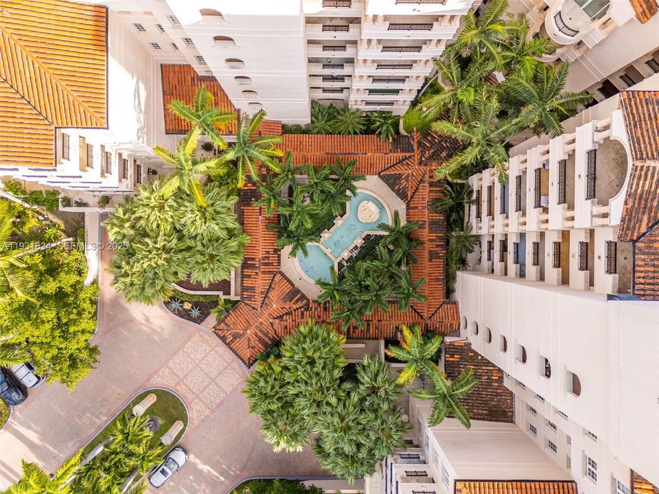 В аренду: $65,000 (5 спален, 5 ванн, 4932 Квадратных фут)