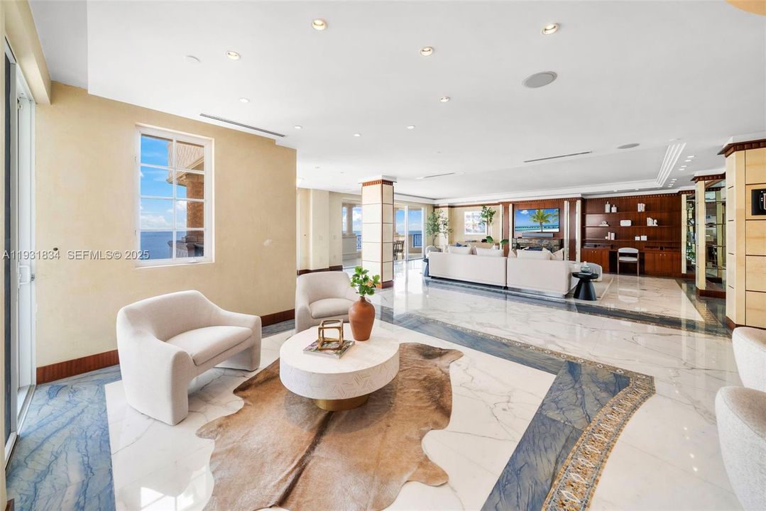 В аренду: $65,000 (5 спален, 5 ванн, 4932 Квадратных фут)