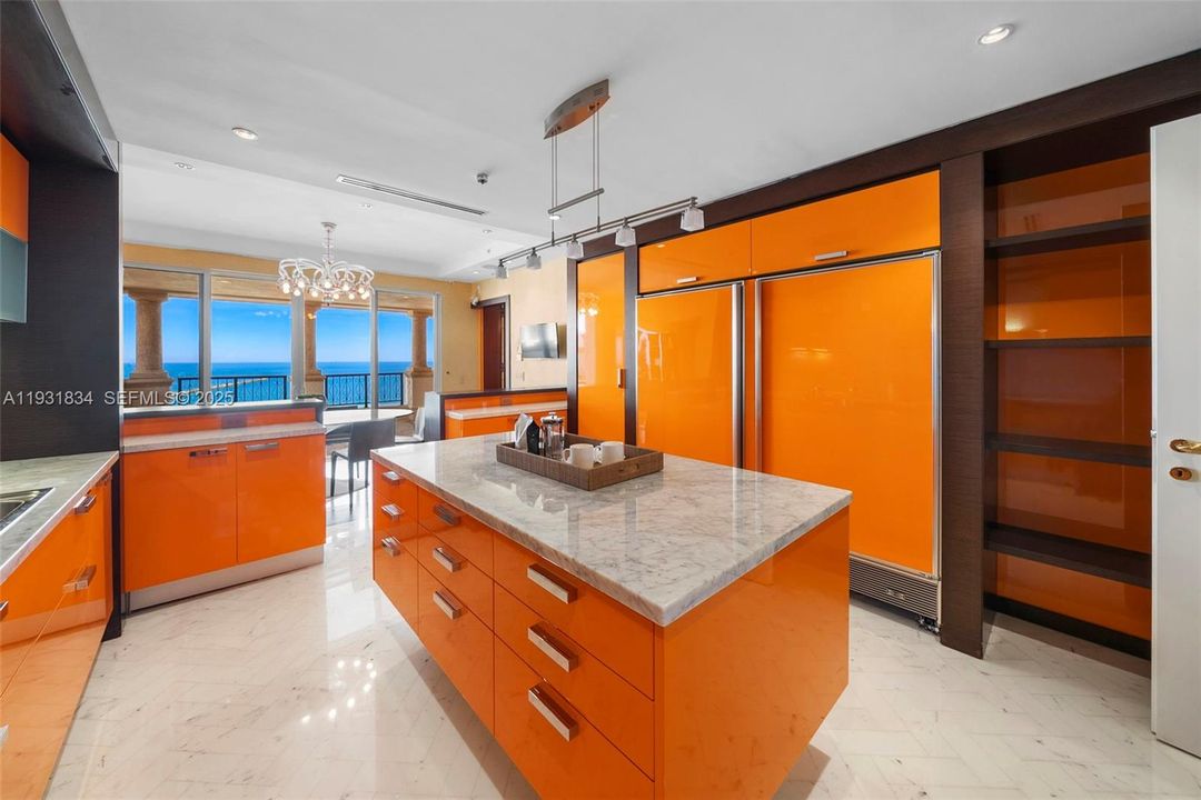 В аренду: $65,000 (5 спален, 5 ванн, 4932 Квадратных фут)