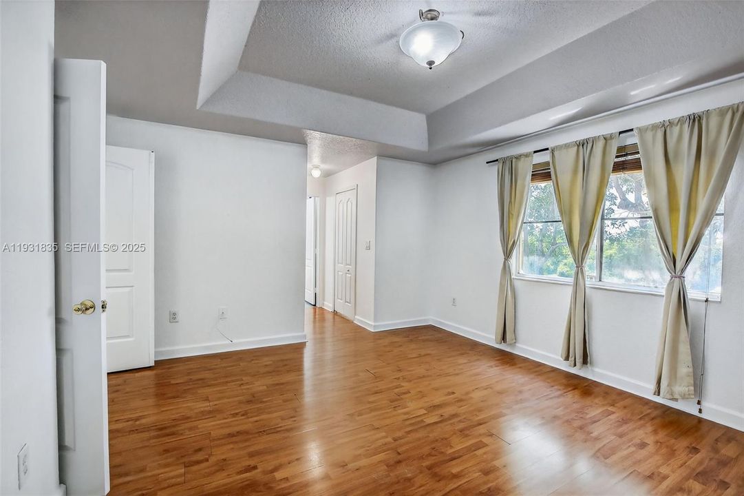 For Rent: $3,500 (4 beds, 3 baths, 1761 Square Feet)