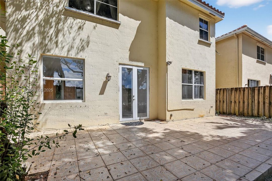 For Rent: $3,500 (4 beds, 3 baths, 1761 Square Feet)