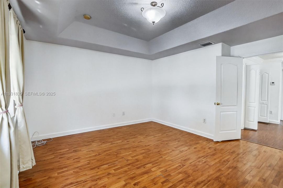 For Rent: $3,500 (4 beds, 3 baths, 1761 Square Feet)