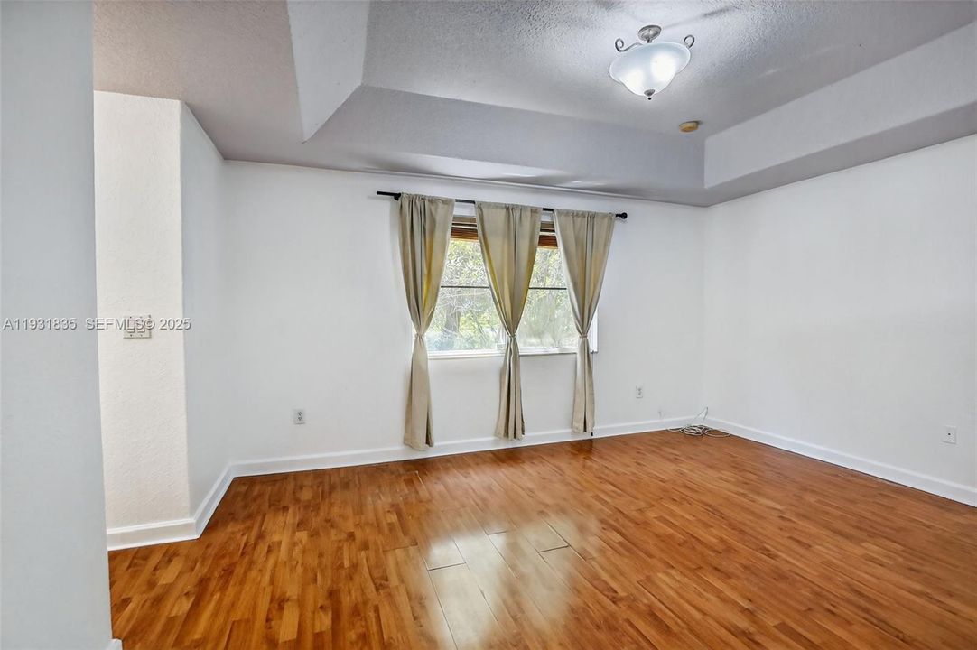 For Rent: $3,500 (4 beds, 3 baths, 1761 Square Feet)