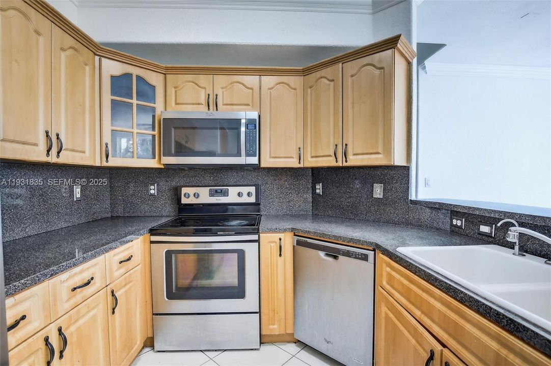 For Rent: $3,500 (4 beds, 3 baths, 1761 Square Feet)