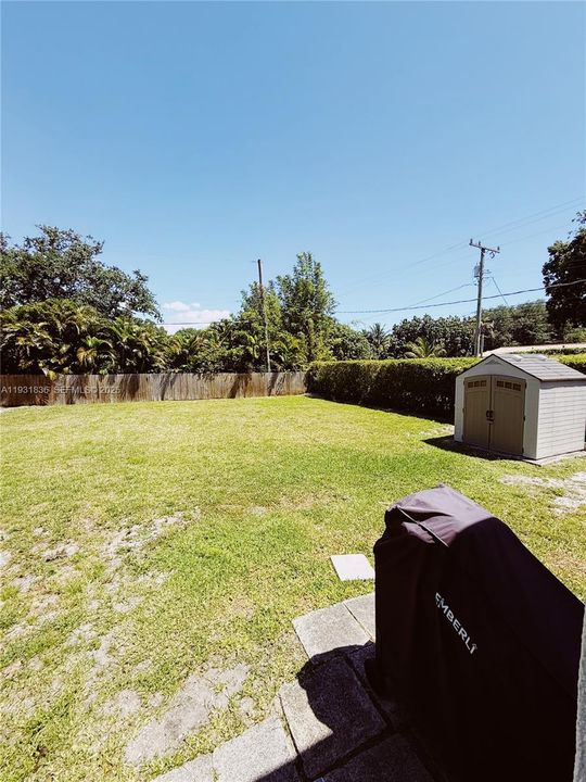 出租: $3,700 (2 贝兹, 1 浴室, 816 平方英尺)