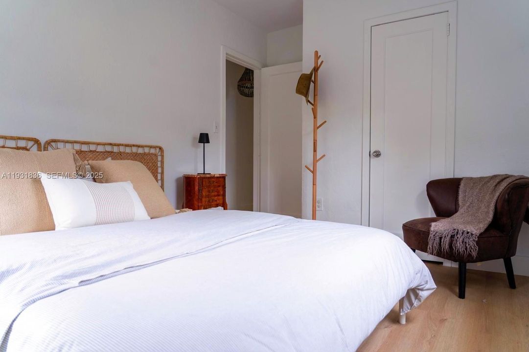 出租: $3,700 (2 贝兹, 1 浴室, 816 平方英尺)