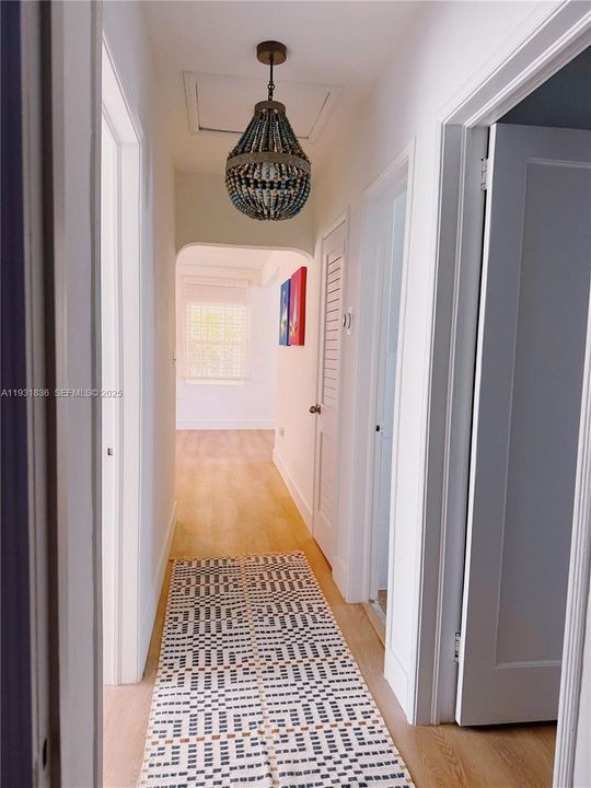 出租: $3,700 (2 贝兹, 1 浴室, 816 平方英尺)