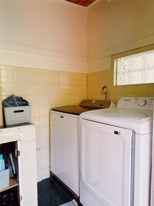 出租: $3,700 (2 贝兹, 1 浴室, 816 平方英尺)