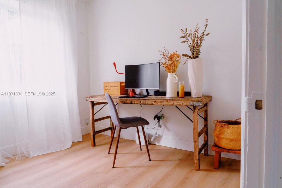 出租: $3,700 (2 贝兹, 1 浴室, 816 平方英尺)