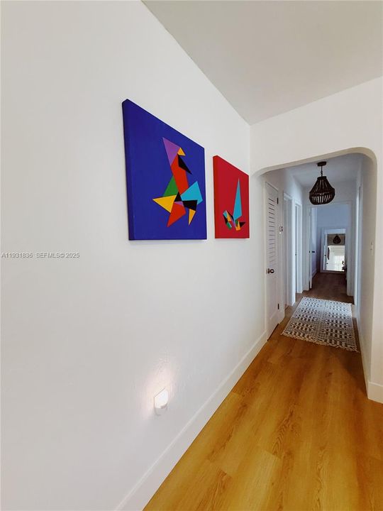 出租: $3,700 (2 贝兹, 1 浴室, 816 平方英尺)