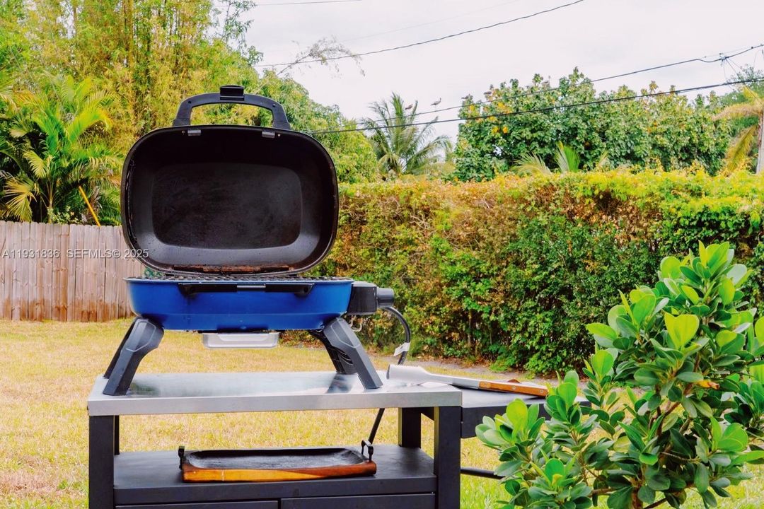 出租: $3,700 (2 贝兹, 1 浴室, 816 平方英尺)