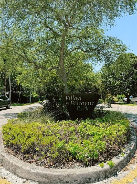 出租: $3,700 (2 贝兹, 1 浴室, 816 平方英尺)