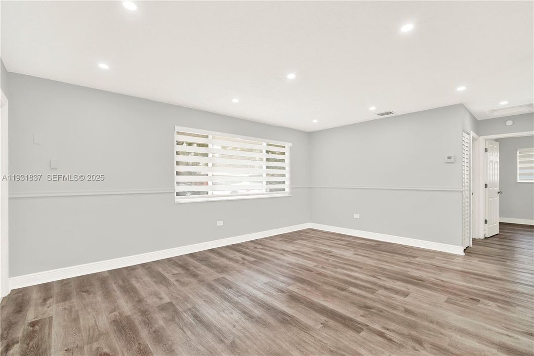 En Venta: $575,000 (4 camas, 2 baños, 1610 Pies cuadrados)