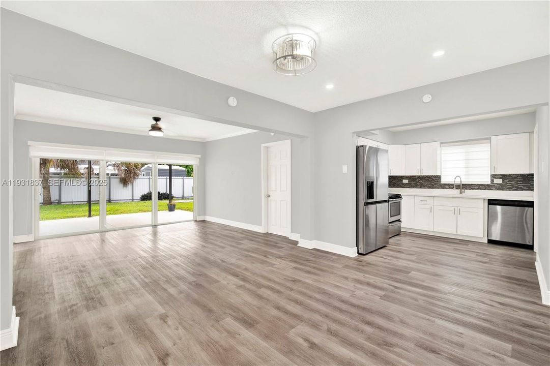 En Venta: $575,000 (4 camas, 2 baños, 1610 Pies cuadrados)