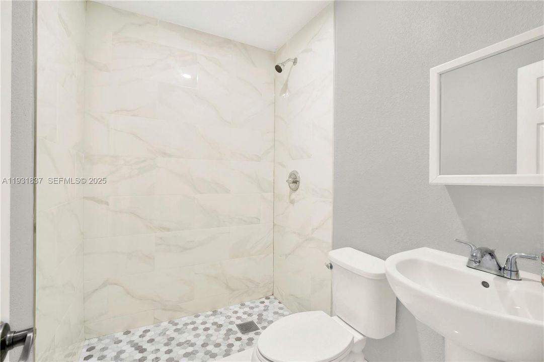 En Venta: $575,000 (4 camas, 2 baños, 1610 Pies cuadrados)