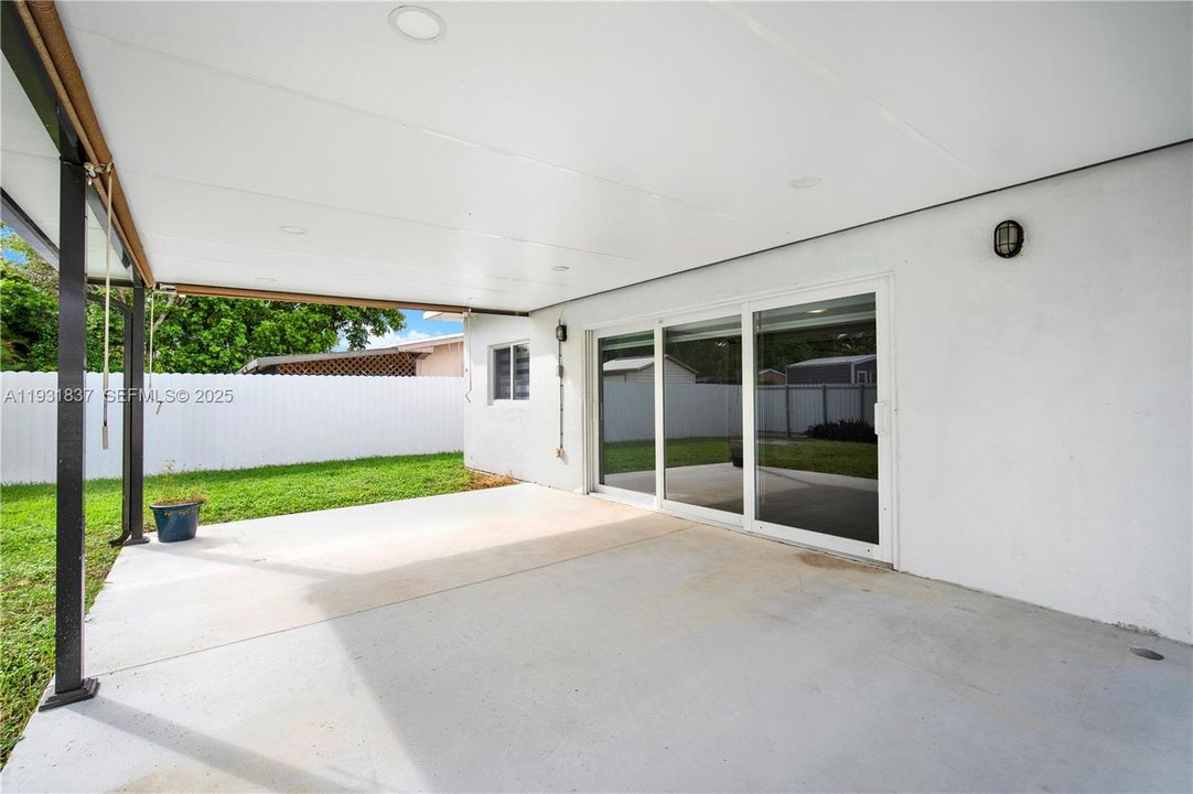 En Venta: $575,000 (4 camas, 2 baños, 1610 Pies cuadrados)