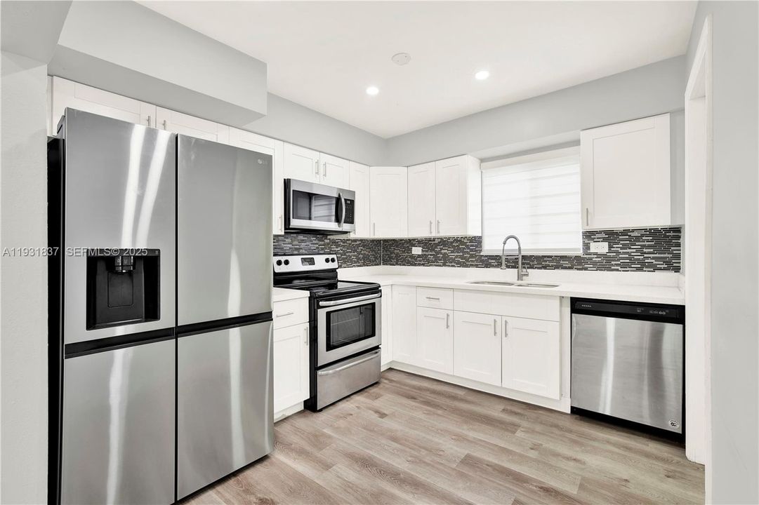 En Venta: $575,000 (4 camas, 2 baños, 1610 Pies cuadrados)