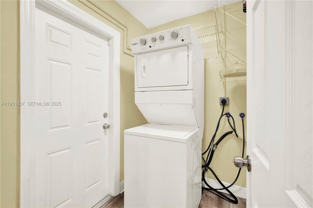 En Venta: $575,000 (4 camas, 2 baños, 1610 Pies cuadrados)