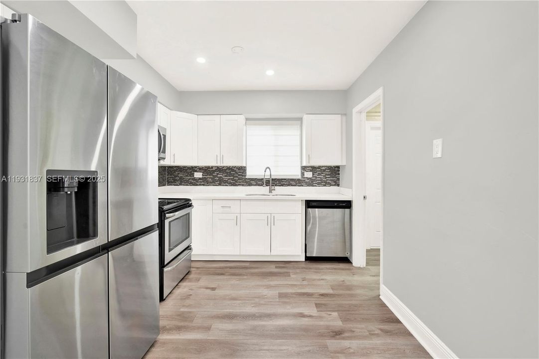 En Venta: $575,000 (4 camas, 2 baños, 1610 Pies cuadrados)