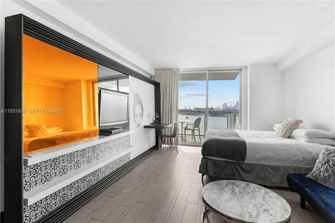 For Sale: $459,000 (1 beds, 1 baths, 694 Square Feet)