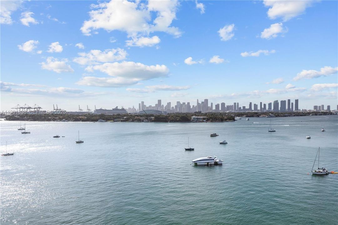 For Sale: $459,000 (1 beds, 1 baths, 694 Square Feet)