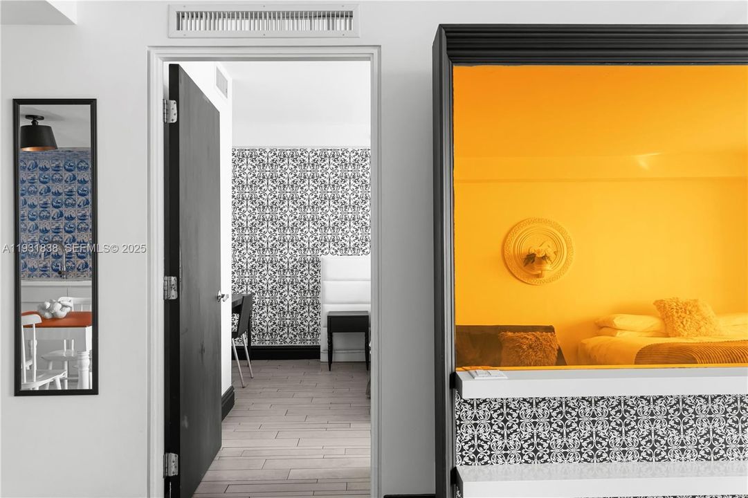 For Sale: $459,000 (1 beds, 1 baths, 694 Square Feet)