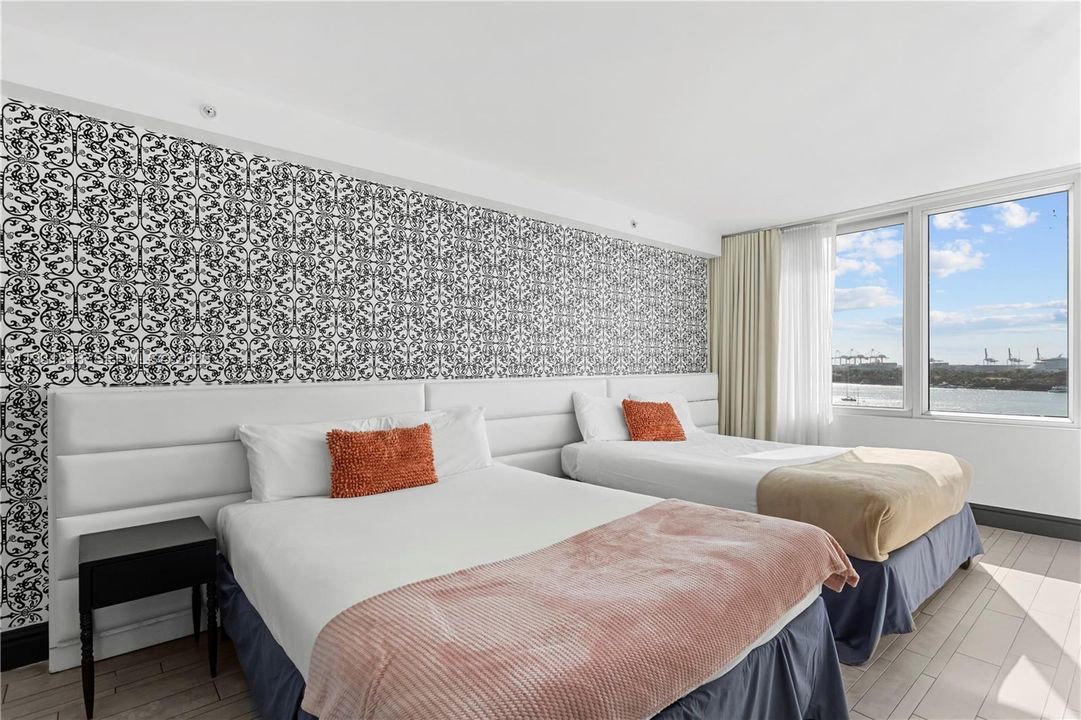 For Sale: $459,000 (1 beds, 1 baths, 694 Square Feet)