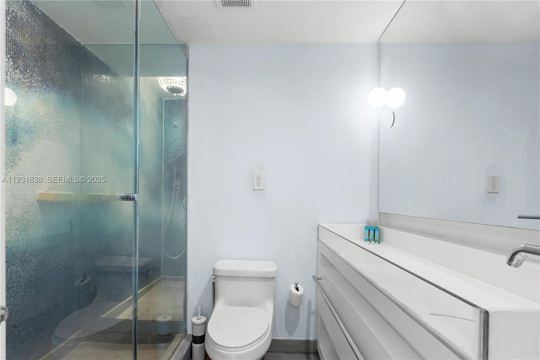 For Sale: $459,000 (1 beds, 1 baths, 694 Square Feet)