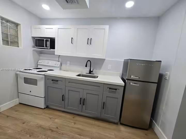 For Rent: $2,125 (2 beds, 1 baths, 750 Square Feet)