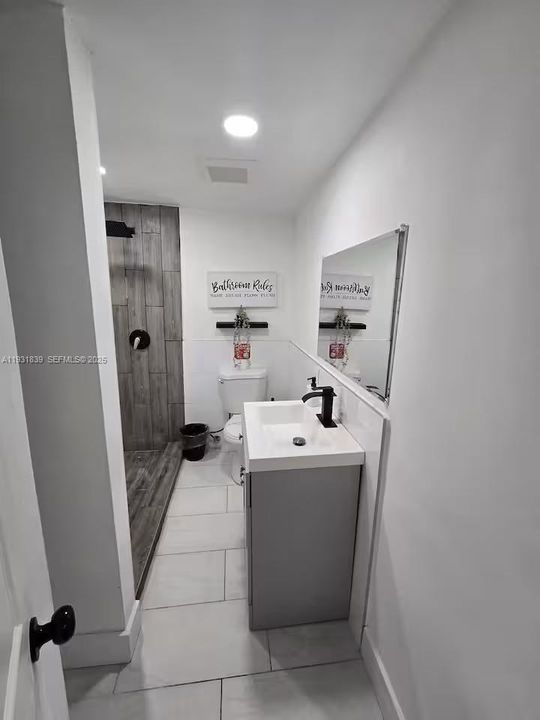 For Rent: $2,125 (2 beds, 1 baths, 750 Square Feet)