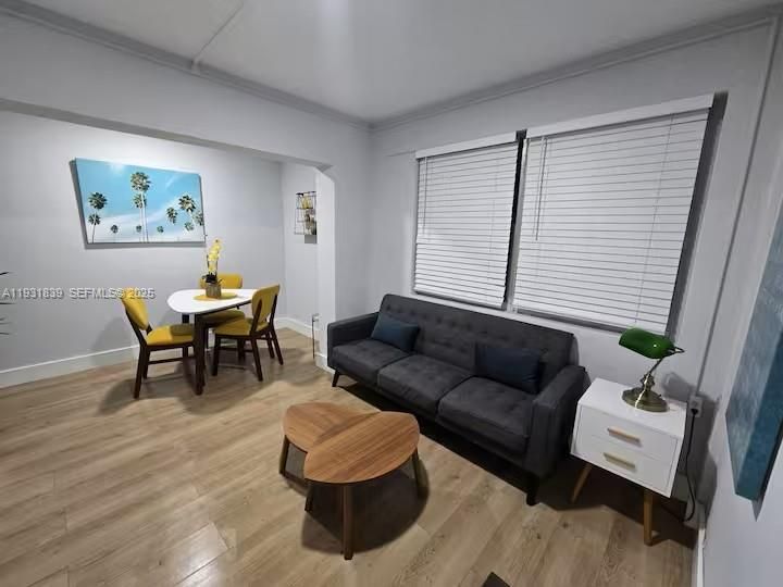 For Rent: $2,125 (2 beds, 1 baths, 750 Square Feet)