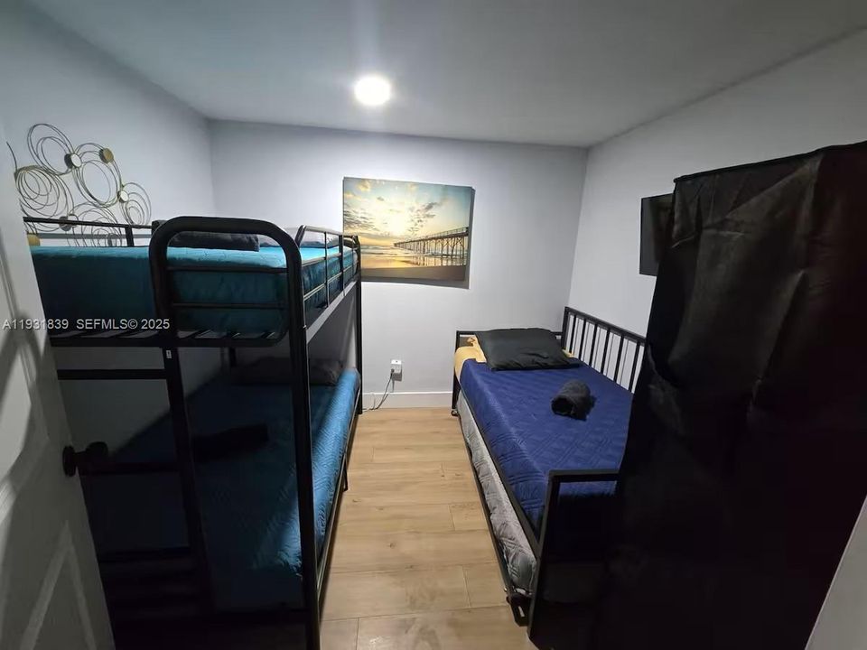 For Rent: $2,125 (2 beds, 1 baths, 750 Square Feet)