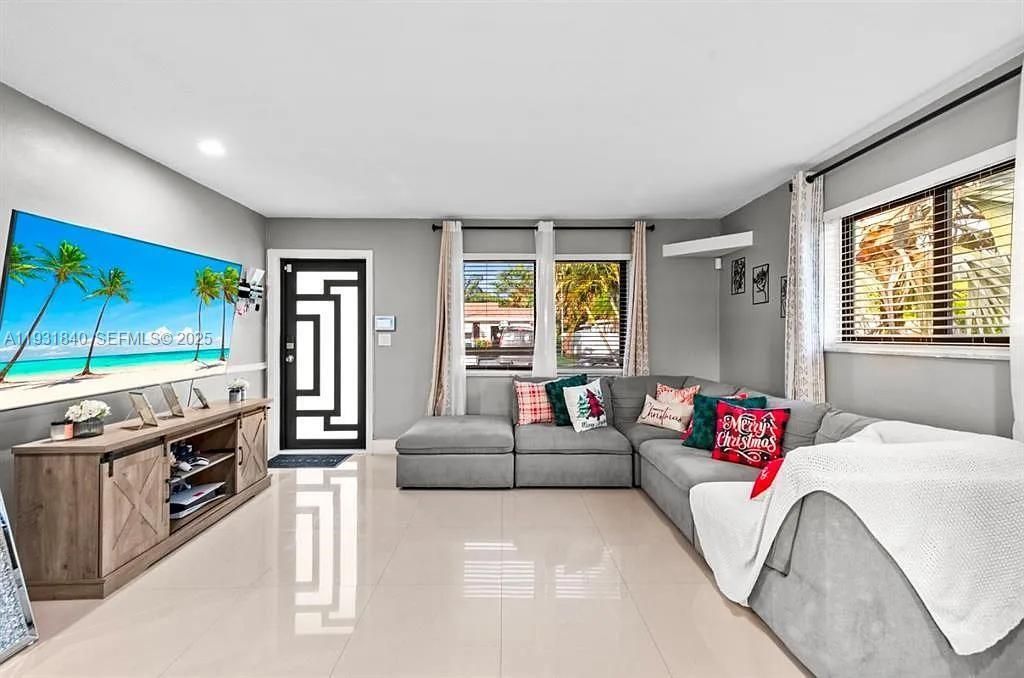 В аренду: $2,800 (2 спален, 1 ванн, 864 Квадратных фут)