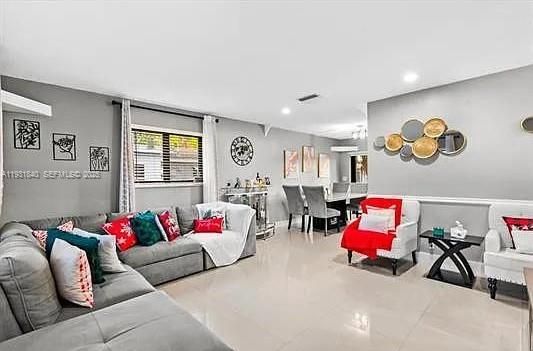 В аренду: $2,800 (2 спален, 1 ванн, 864 Квадратных фут)