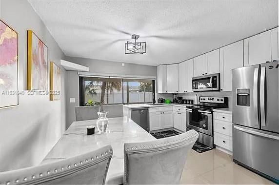 В аренду: $2,800 (2 спален, 1 ванн, 864 Квадратных фут)