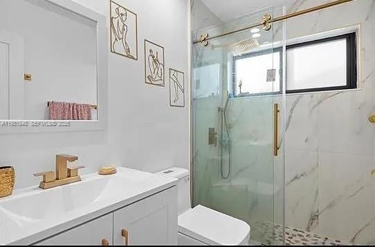 В аренду: $2,800 (2 спален, 1 ванн, 864 Квадратных фут)