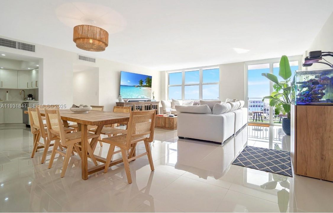 出租: $3,400 (2 贝兹, 2 浴室, 1304 平方英尺)