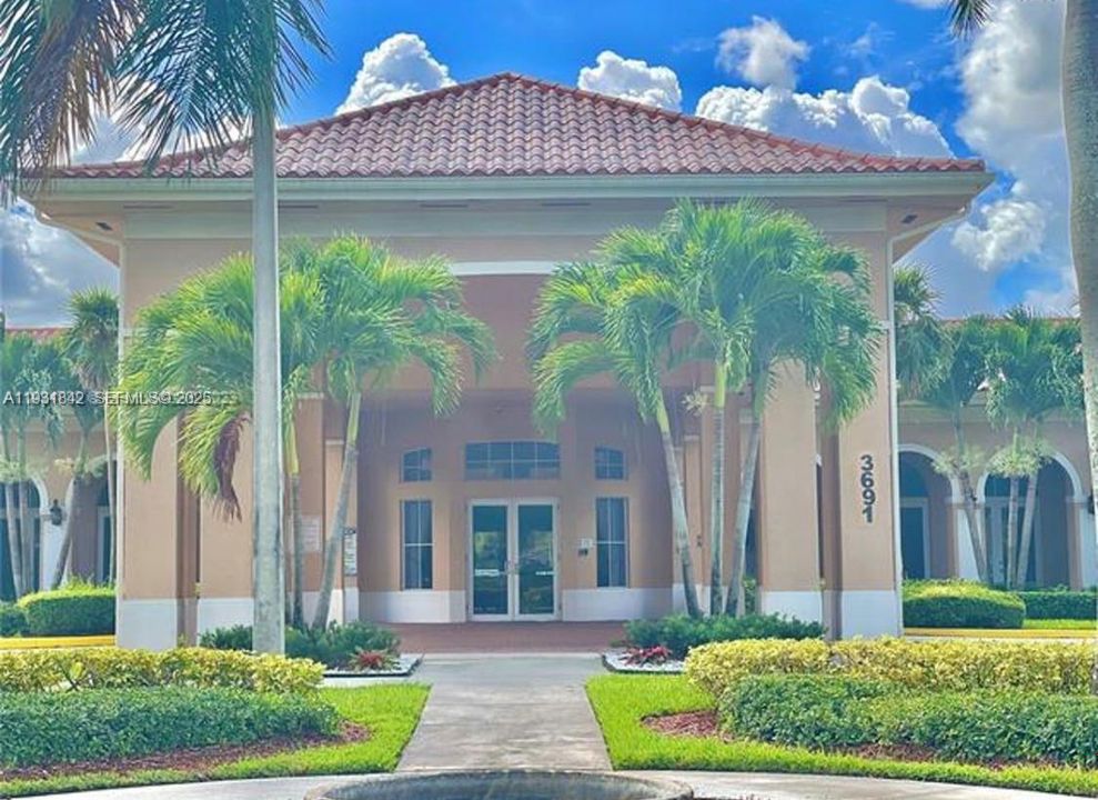 For Rent: $3,800 (4 beds, 2 baths, 1869 Square Feet)