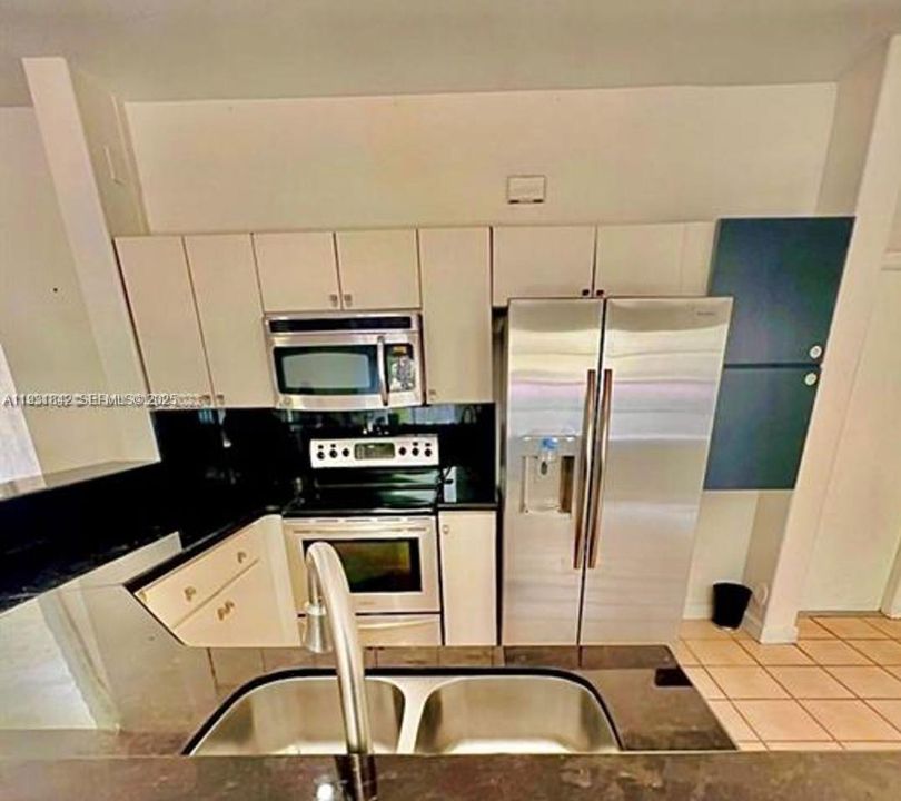 For Rent: $3,800 (4 beds, 2 baths, 1869 Square Feet)