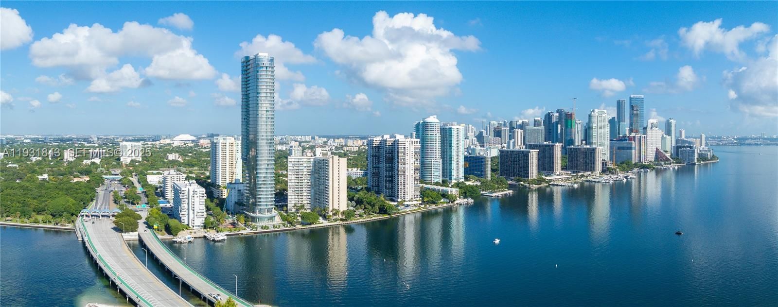 На продажу: $10,800,000 (5 спален, 6 ванн, 4725 Квадратных фут)