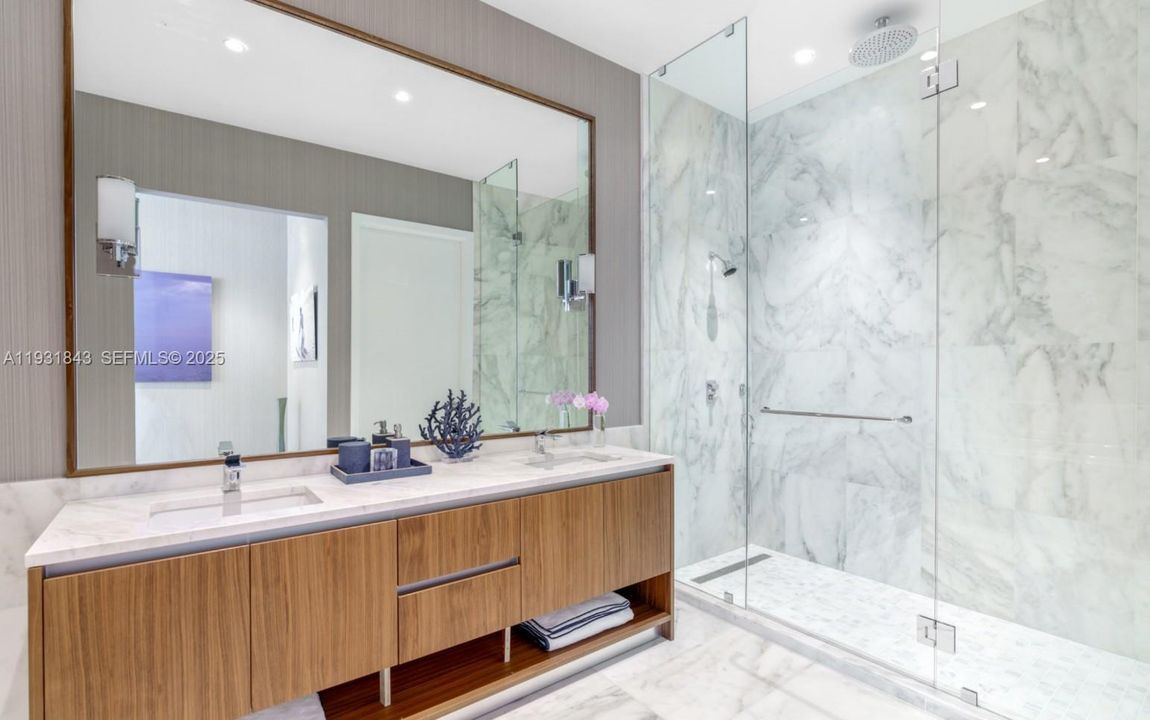 На продажу: $10,800,000 (5 спален, 6 ванн, 4725 Квадратных фут)