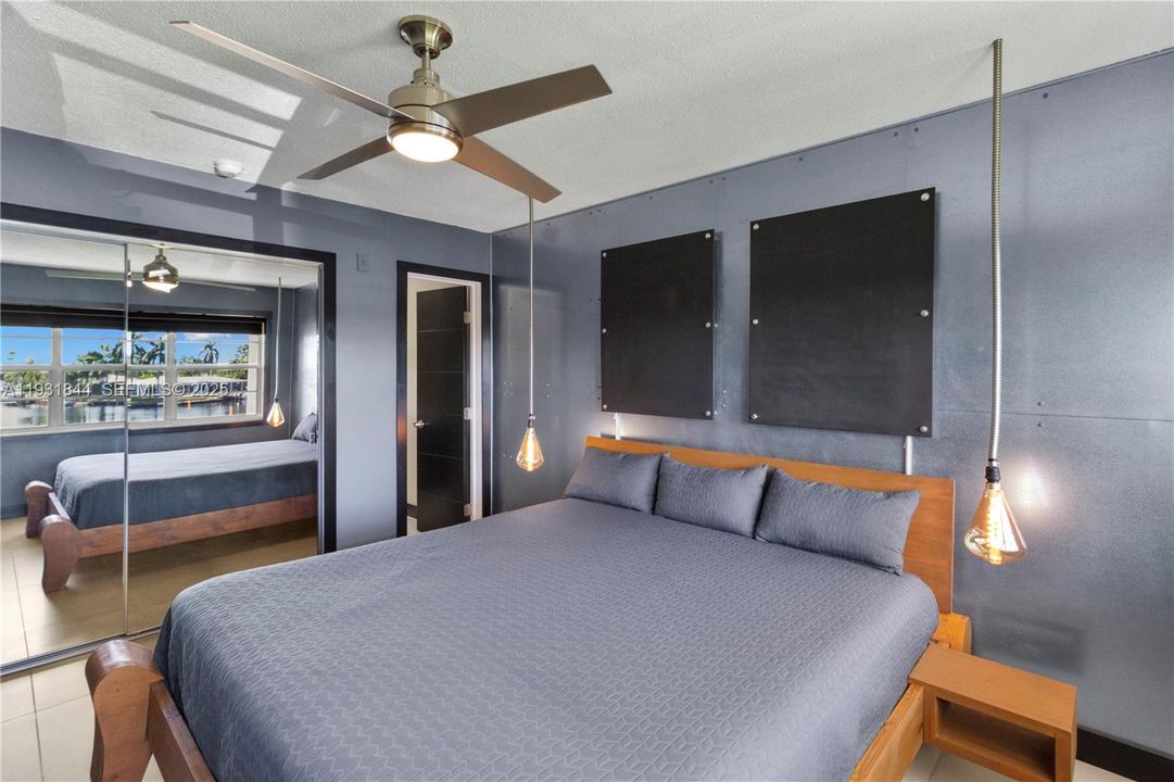 For Sale: $345,000 (2 beds, 2 baths, 883 Square Feet)