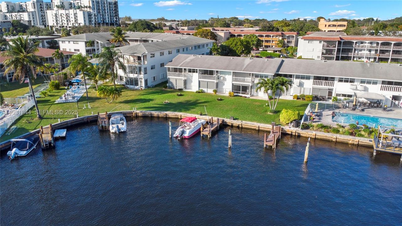 For Sale: $345,000 (2 beds, 2 baths, 883 Square Feet)