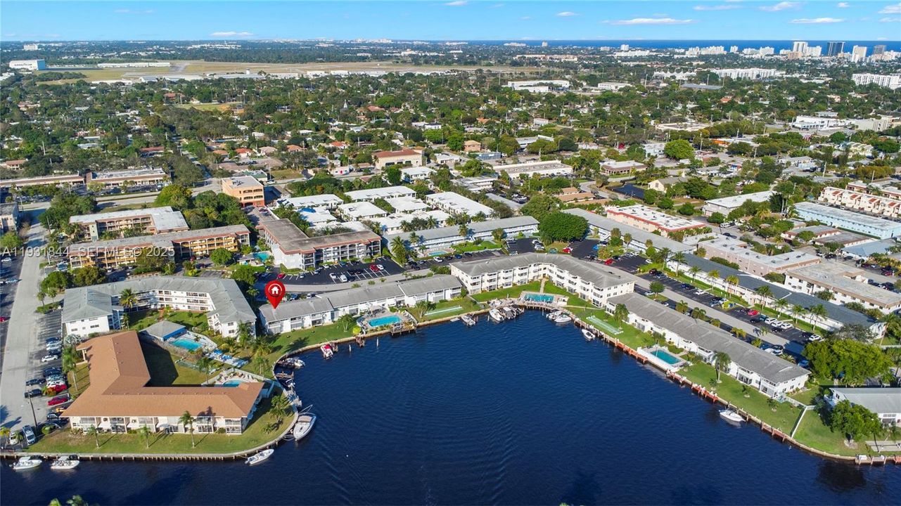 For Sale: $345,000 (2 beds, 2 baths, 883 Square Feet)