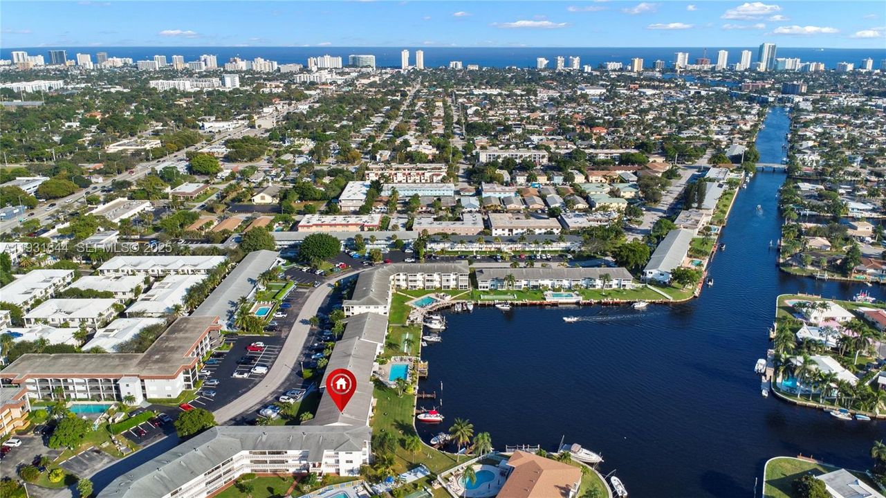 For Sale: $345,000 (2 beds, 2 baths, 883 Square Feet)