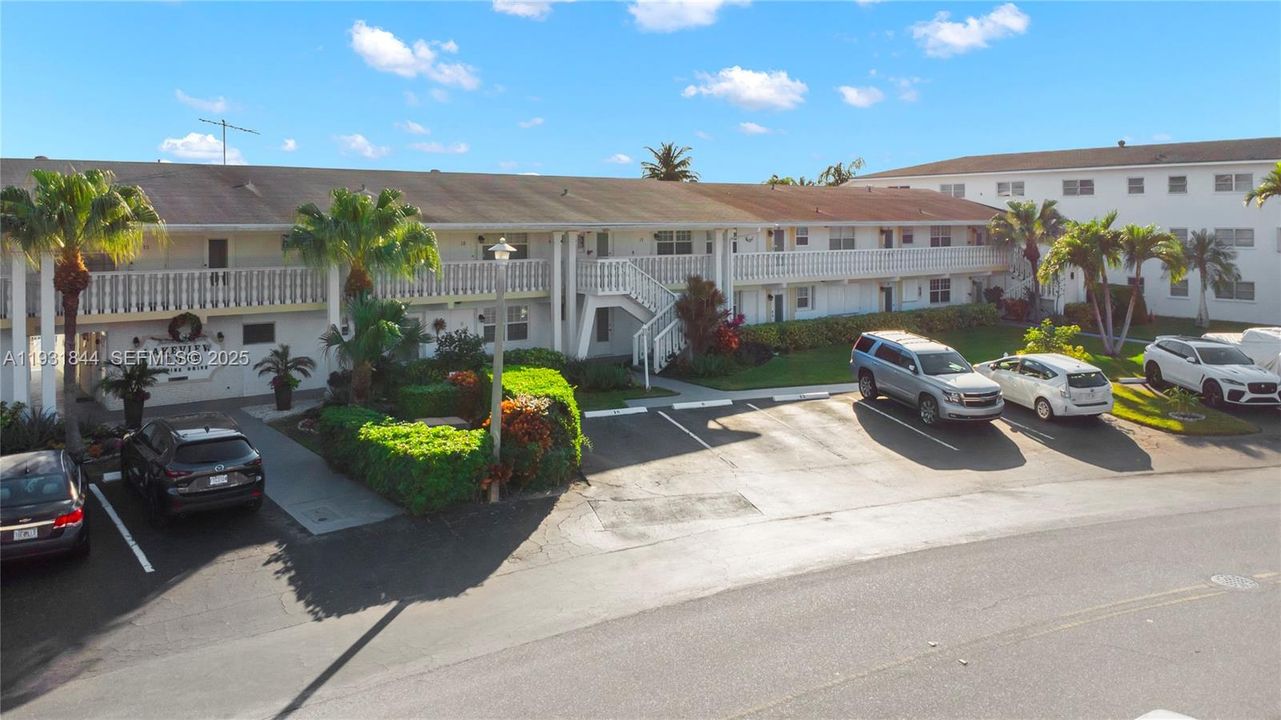 For Sale: $345,000 (2 beds, 2 baths, 883 Square Feet)