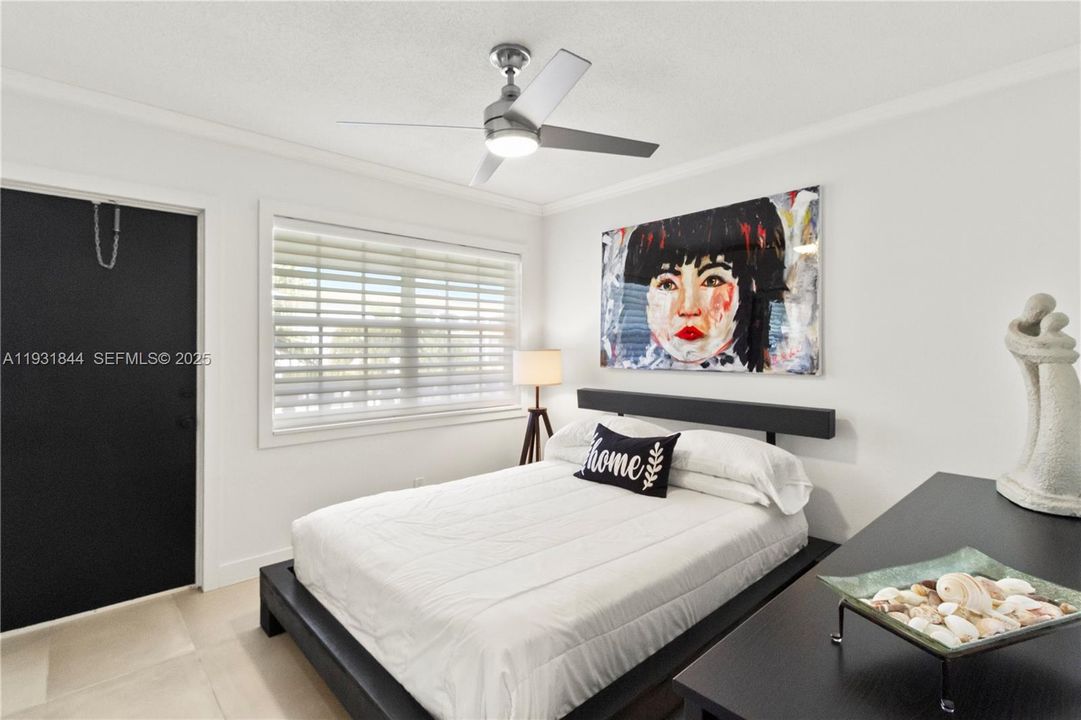 For Sale: $345,000 (2 beds, 2 baths, 883 Square Feet)