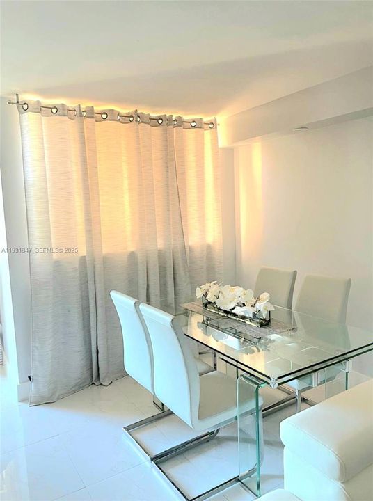 待售: $300,000 (2 贝兹, 2 浴室, 1086 平方英尺)