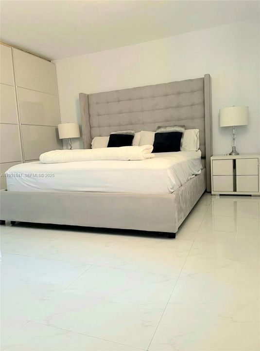 待售: $300,000 (2 贝兹, 2 浴室, 1086 平方英尺)