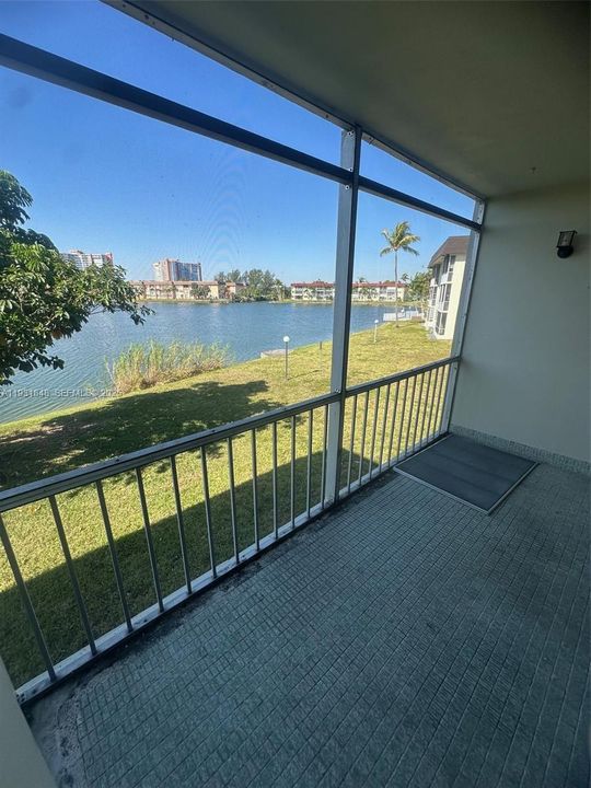 For Rent: $1,750 (1 beds, 1 baths, 954 Square Feet)